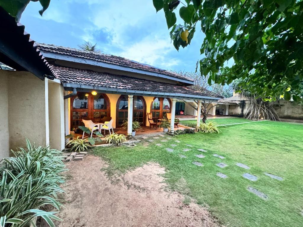 Isle Of Thalpe Bed & Breakfast Unawatuna Exterior photo