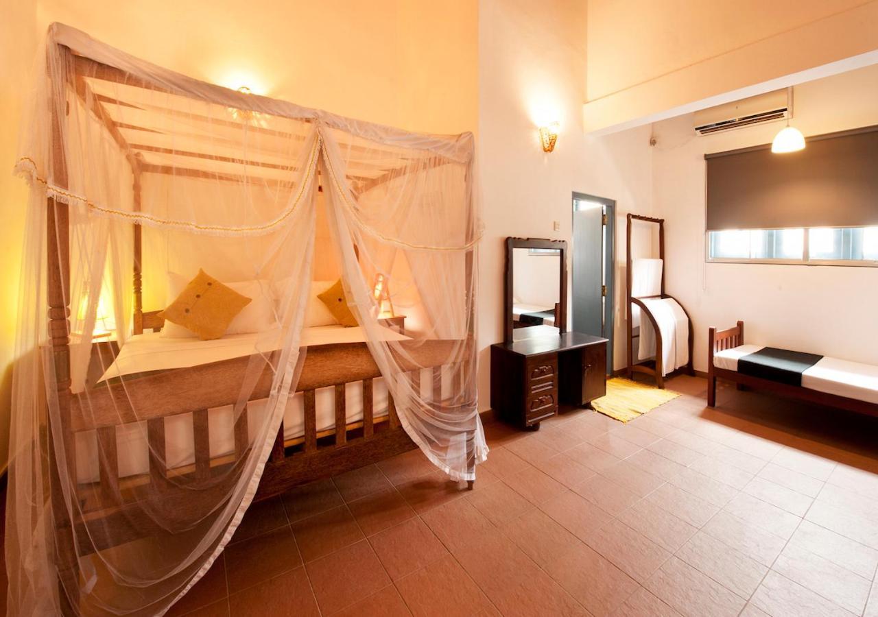 Isle Of Thalpe Bed & Breakfast Unawatuna Exterior photo